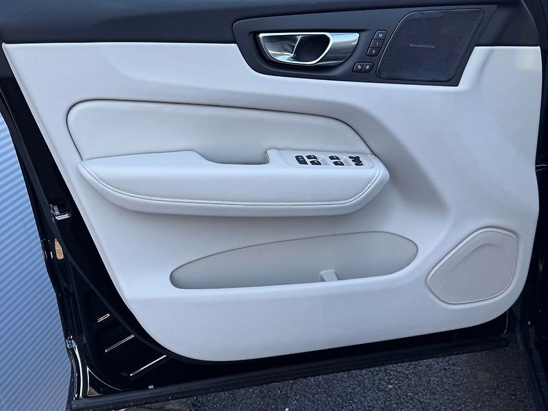 Volvo XC60 (2026) PLUS B5, 360°, Harman, Matrix - fotka 7 z 21