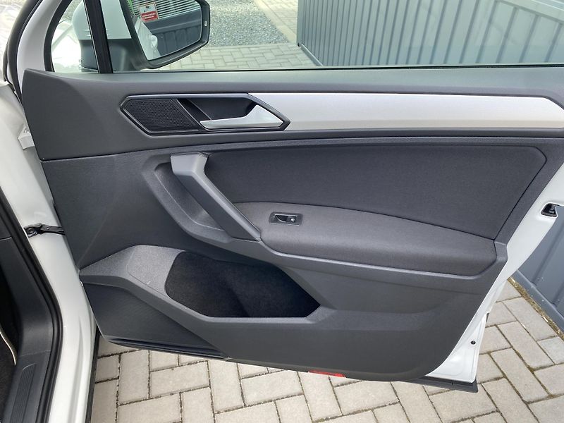 Volkswagen Tiguan 1.4 TSI 92kW -1xMAJ.-ALU-TAŽNÉ - fotka 38 z 46