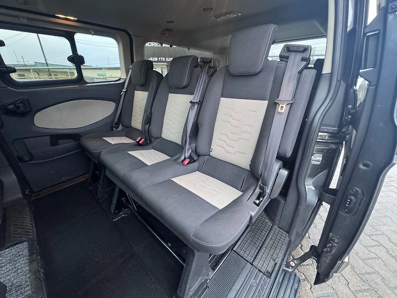 Ford Tourneo Custom (2018) 2,0D 125KW 8 MÍST TITAN 1.MAJ - fotka 30 z 49