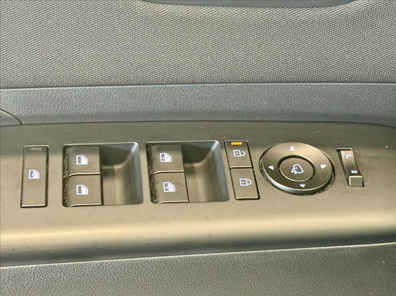 Hyundai Kona EV 65,4kWh CZECH EDITION - fotka 12 z 16