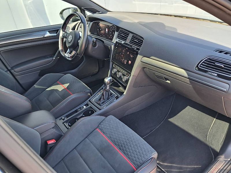 Volkswagen Golf (2018) GTI PERFORMANCE 2.0 TSI DSG7 - fotka 24 z 32