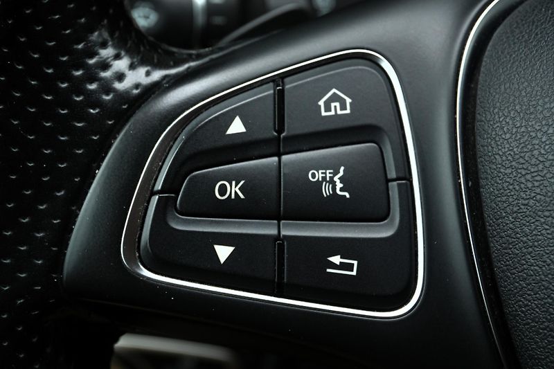 Mercedes-Benz Třídy V V250d XL 4Matic, ČR, 8 míst - fotka 12 z 32
