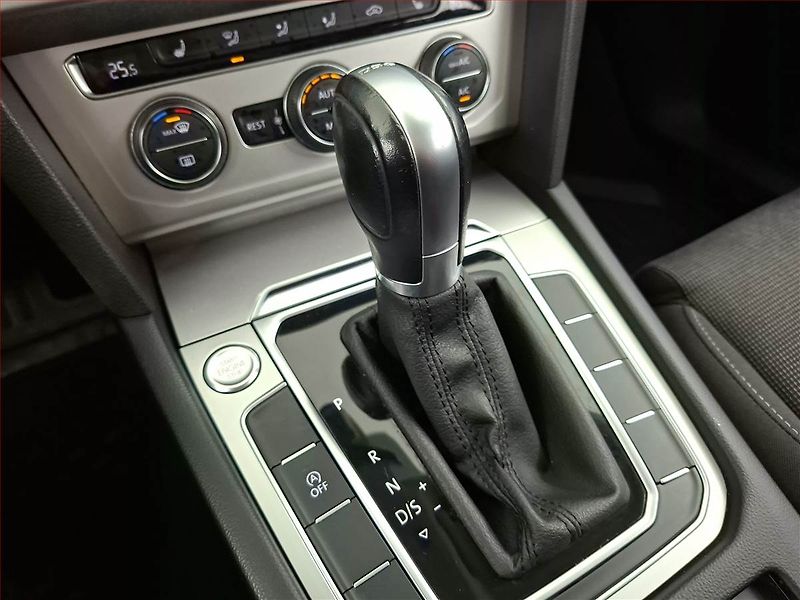 Volkswagen Passat (2018) 2.0 TDI, Automat, Navi - fotka 13 z 21