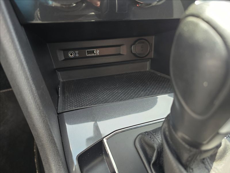Volkswagen Tiguan Allspace 2,0 TDi R LINE DSG  4X4 NAVI - fotka 21 z 45