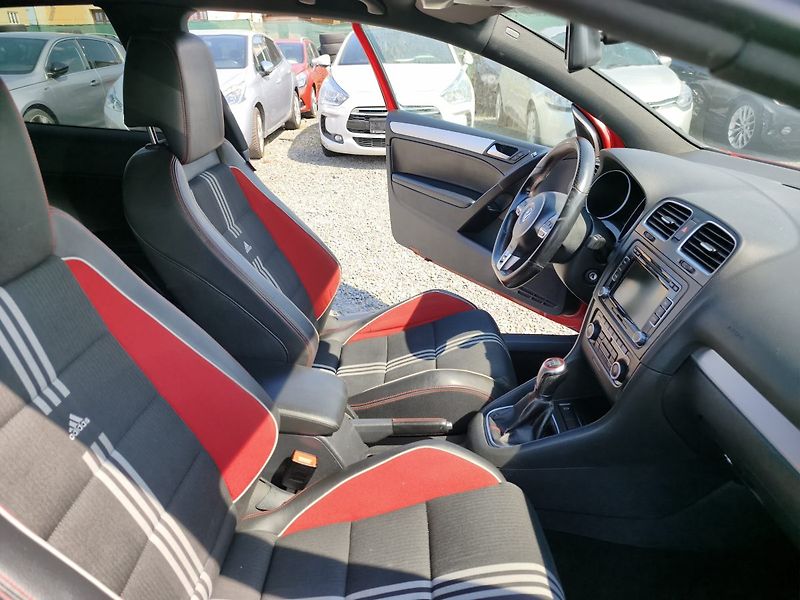 Volkswagen Golf (2012) - fotka 3 z 30