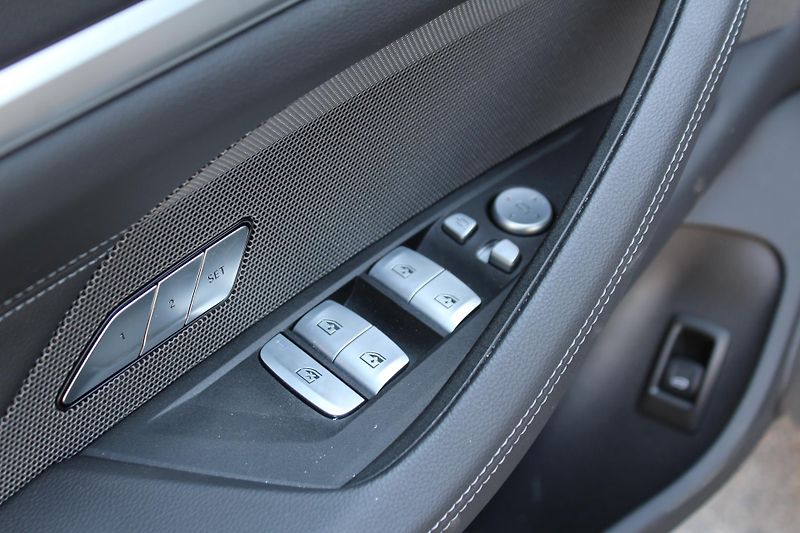 BMW i4 xDrive40 Gran Coupe - fotka 11 z 23
