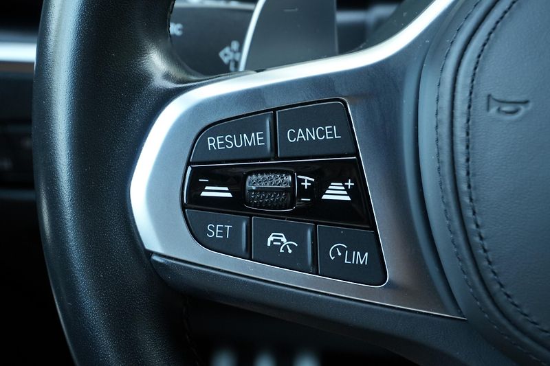 BMW Řada 3 330d xDrive, Tažné, Kamera - fotka 17 z 37