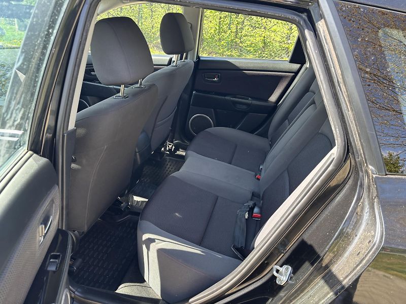 Mazda 3 1.6 Sport Active - fotka 17 z 26