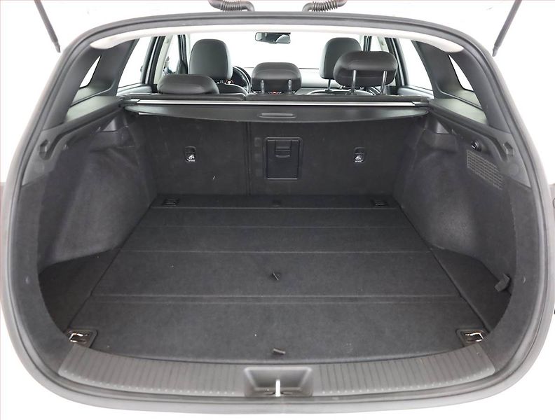 Hyundai i30 (2022) Style 1.5 T-GDI MHEV, Automat - fotka 16 z 17