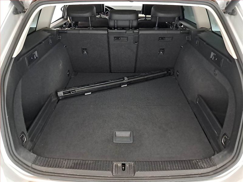 Volkswagen Passat (2016) 2.0 TDI, Kůže, Navi, Tempomat - fotka 14 z 20