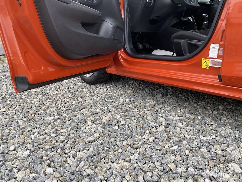 Opel Corsa 1.2i 75PS EDITION 70000KM NAVI - fotka 87 z 153