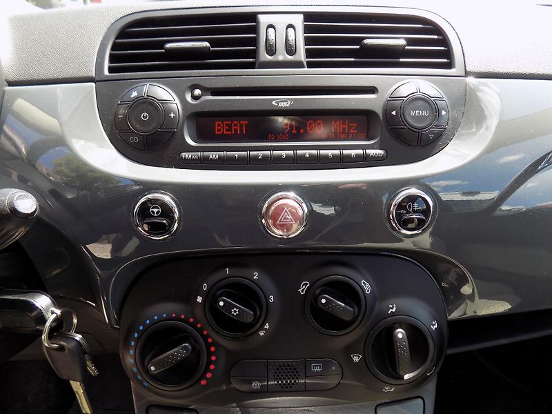 Fiat 500 1,2I 51 KW LOUNGE PANORAMA - fotka 27 z 38