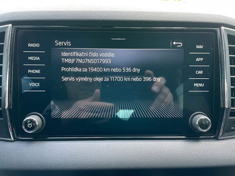 Škoda Karoq (2022) 2.0TDi Style+! Tažné! ČR+1.maj - fotka 22 z 39