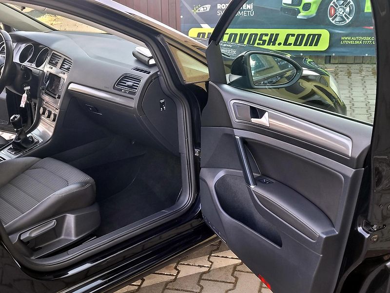 Volkswagen Golf 1,2 TSi SERV.KN*CEBIA,EA211 - fotka 23 z 39