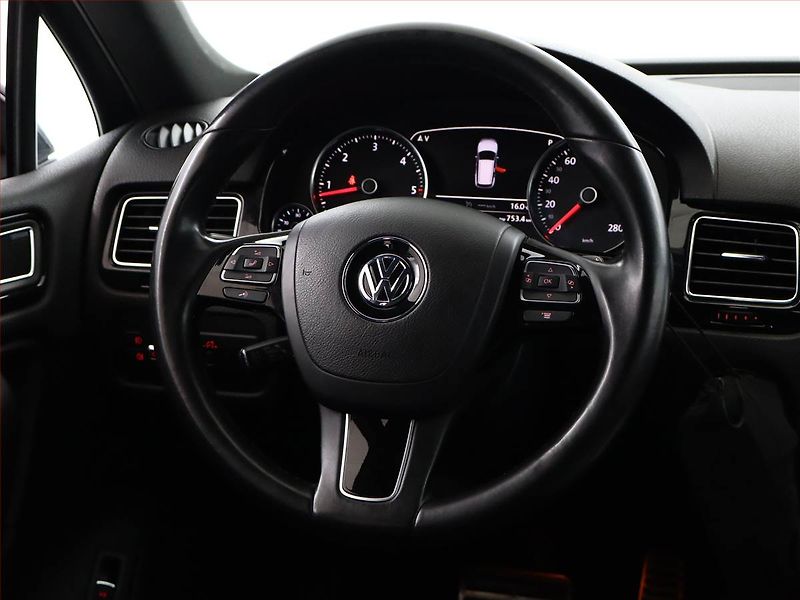 Volkswagen Touareg (2012) Business 3.0 TDI, 4X4 - fotka 14 z 23