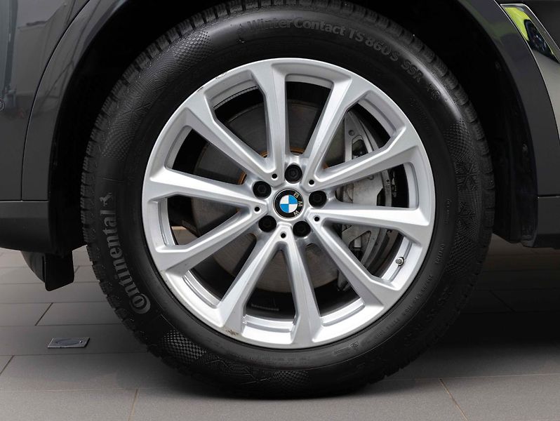 BMW X7 xDrive40i - fotka 6 z 25
