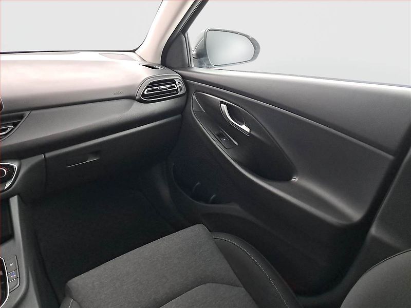 Hyundai i30 (2023) Smart 1.0 T-GDI - fotka 8 z 19