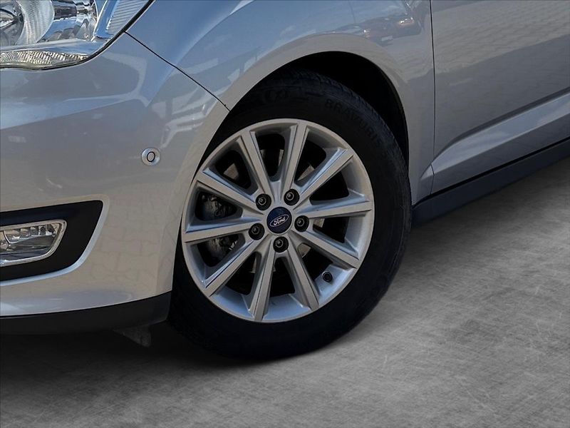 Ford C-MAX 1,5 TDCi 88kW Titanium - fotka 9 z 20