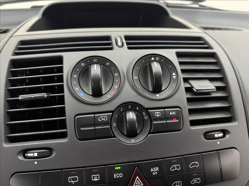 Mercedes-Benz Vito 2,1 CDI AC TAŽNÉ VELKÝ SERVIS - fotka 13 z 30