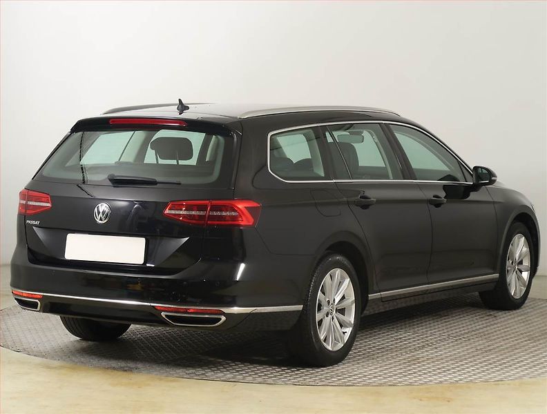 Volkswagen Passat (2019) Highline 2.0 TDI, Automat - fotka 5 z 21
