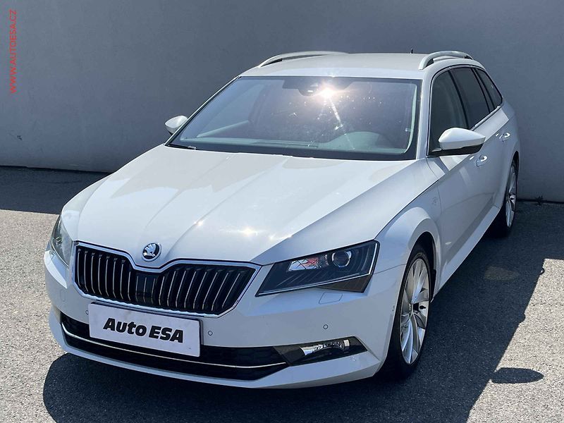 Škoda Superb (2018) 2.0 TDi, ČR, L&K, DSG, kůže - fotka 3 z 15