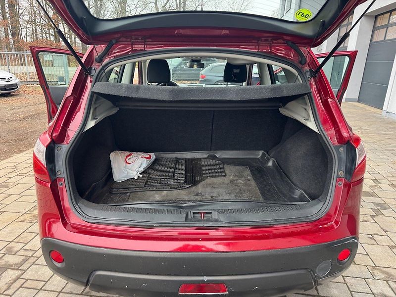 Nissan Qashqai (2012) 2.0 BA+LPG, 4x4 - fotka 25 z 28