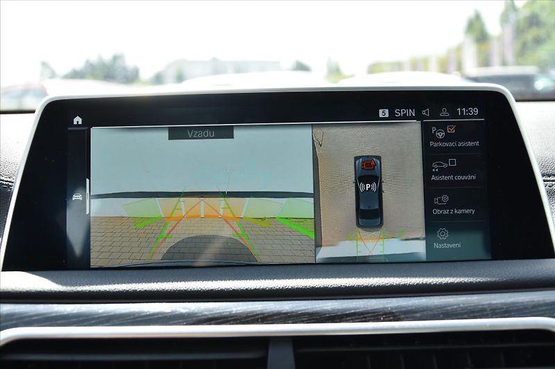 BMW Řada 7 740d xDrive 250kW LASER ČR - fotka 25 z 33