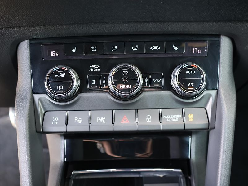 Škoda Karoq 2,0 TDI DSG 4x4 Sportline DPH - fotka 21 z 32