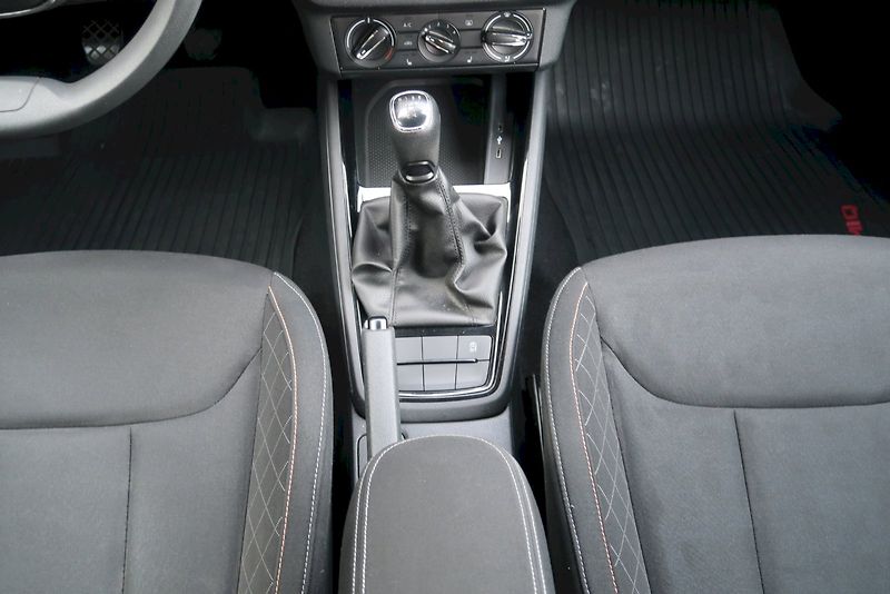 Škoda Kamiq (2023) Ambition 1,0 TSi/ 70 kW - fotka 12 z 34