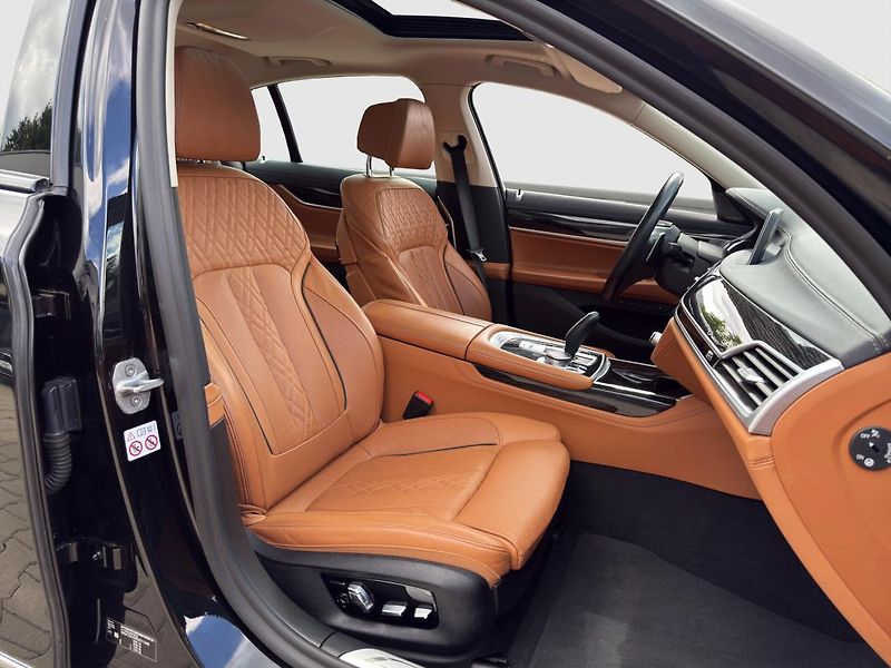 BMW Řada 7 730d xDrive Limousine - fotka 13 z 21