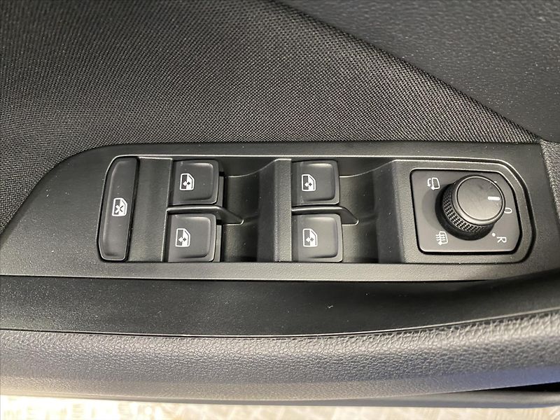 Škoda Scala 1,5 TSI 110kW Monte Carlo - fotka 20 z 29