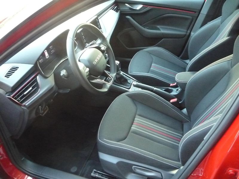 Škoda Kamiq (2025) 1,0TSi 85kW DSG MONTE CARLO - fotka 6 z 25