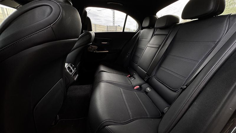 Mercedes-Benz Třídy C (2023) C220d, AMG, ZÁRUKA, TOP VÝBAVA - fotka 14 z 16