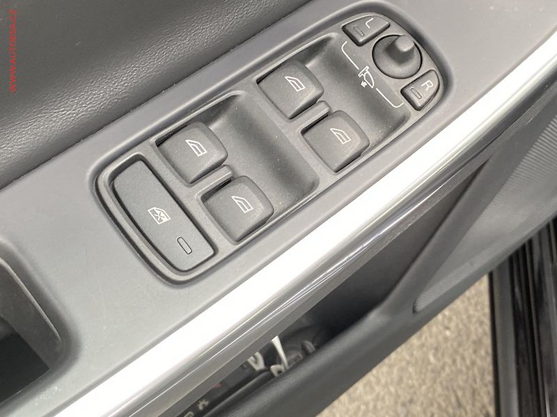 Volvo S60 (2013) 2.4 D5, Summum, bixen - fotka 11 z 19