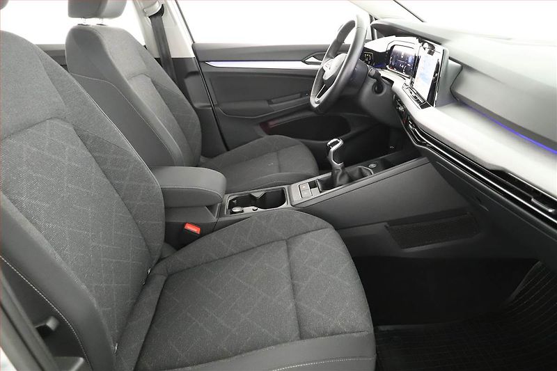 Volkswagen Golf (2021) Life 1.0 TSI, ČR,1.maj - fotka 7 z 18