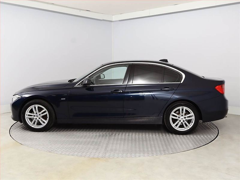 BMW Řada 3 (2014) Luxury Line 320 d xDrive, 4X4 - fotka 3 z 16