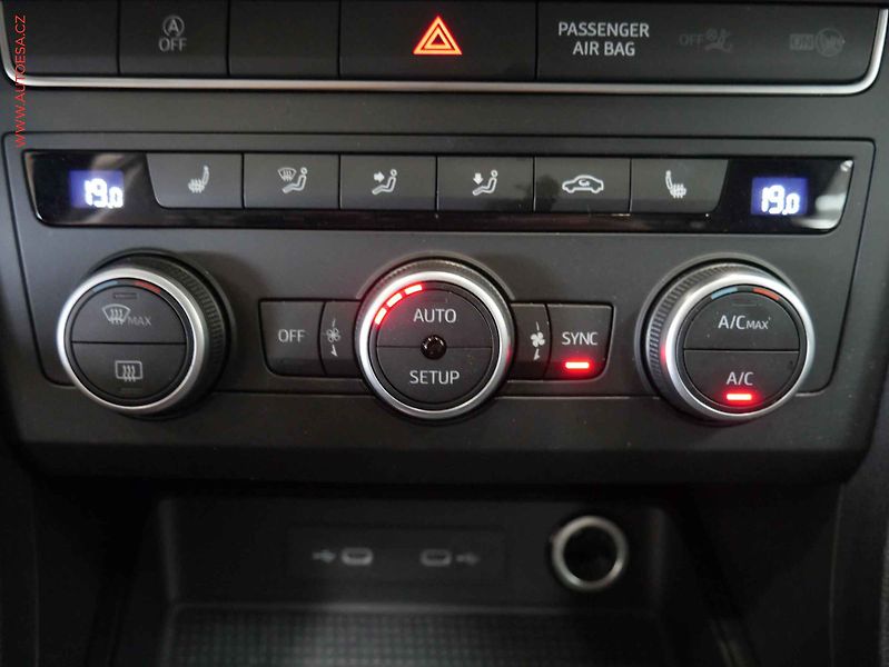 Seat Ateca (2024) 1.5 TSi, LED, navi - fotka 14 z 27