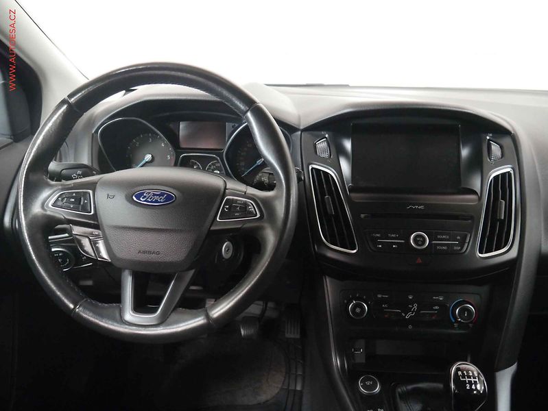 Ford Focus (2015) 1.5 TDCi, Navi, AC, park - fotka 13 z 23