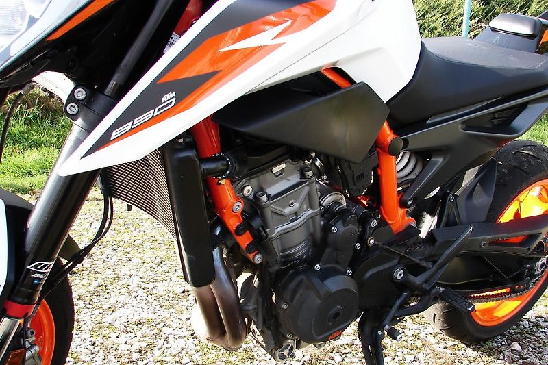 KTM 890 Duke R 121PS ČR 1. maj. - ZADÁNO! - fotka 18 z 34