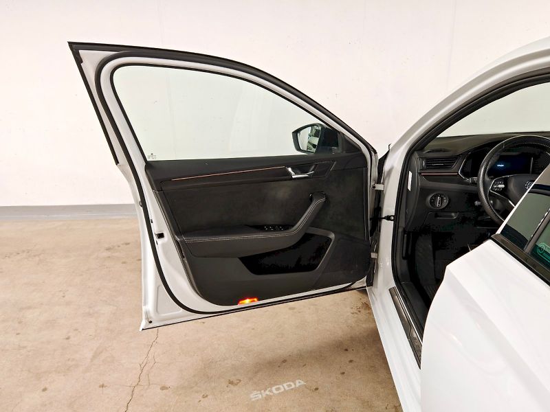 Škoda Superb (2023) Combi 2.0 TDI 147 kW DSG 4x4 S - fotka 20 z 31