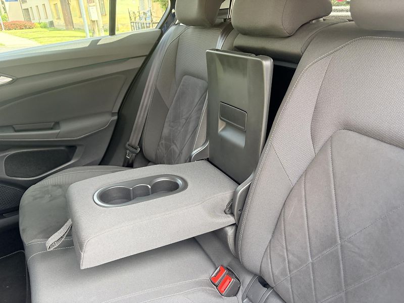 Volkswagen Golf 1.4TSI HYBRID VIRTUAL LED - fotka 44 z 50
