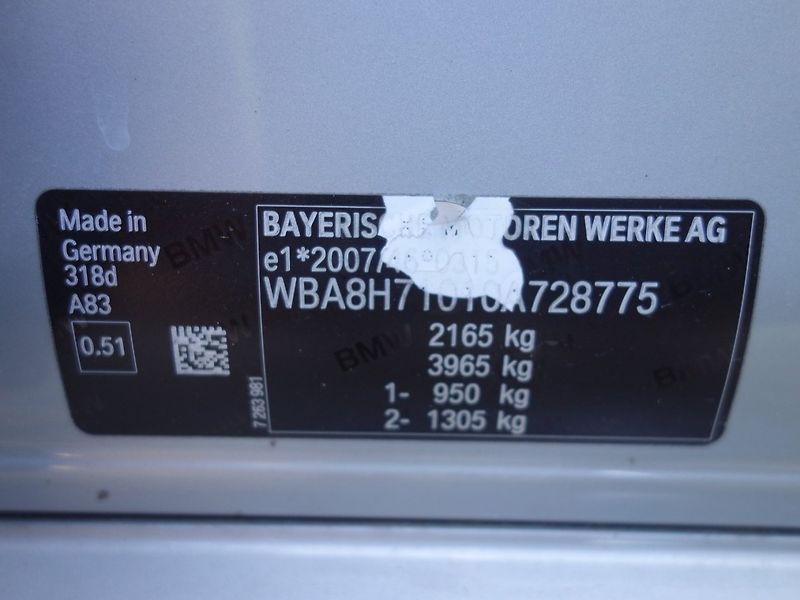 BMW Řada 3 (2018) 318d 110kW -FULL LED-DPH - fotka 31 z 37