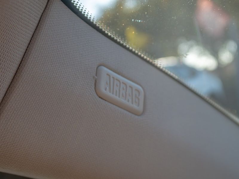 BMW Řada 3 (2011) 325i 160KW mat HK – NAVIGACE - fotka 37 z 52
