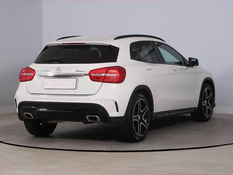 Mercedes-Benz GLA (2017) AMG line 200 d 4MATIC - fotka 5 z 22