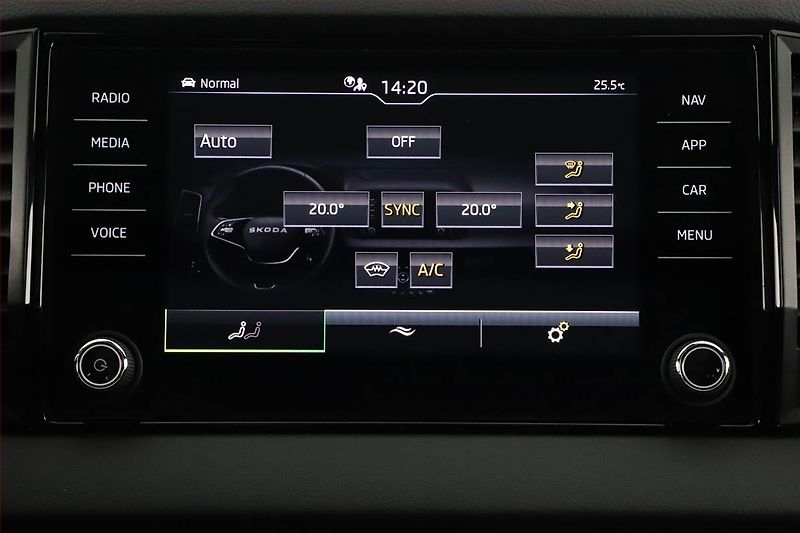 Škoda Karoq (2025) 1.5 TSI, Sportline - fotka 14 z 20