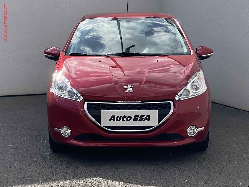 Peugeot 208 (2014) 1.2i, 1.maj,ČR, servis.kniha - fotka 2 z 17