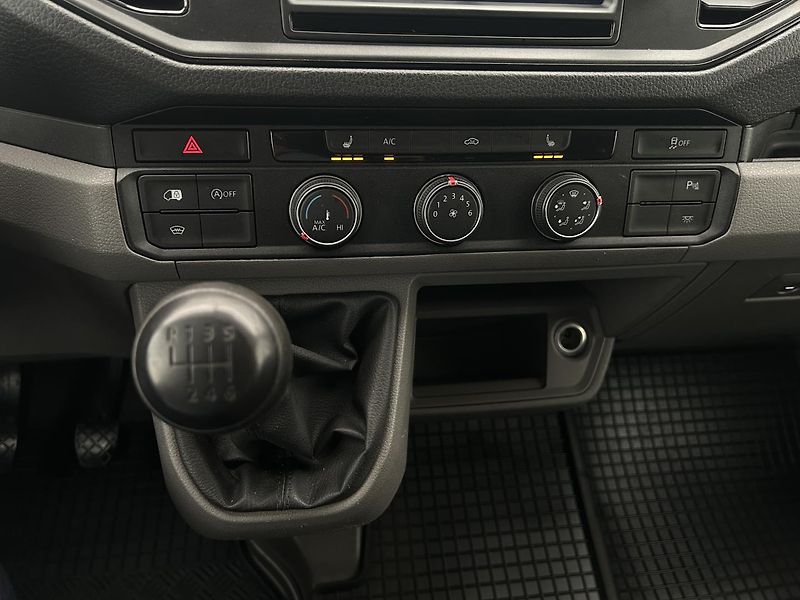 Volkswagen Crafter 2.0 TDI L2H2 - fotka 16 z 29