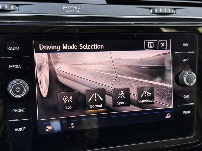 Volkswagen Touran (2018) Highline 1,4 TSI DSG, odpočet - fotka 27 z 37