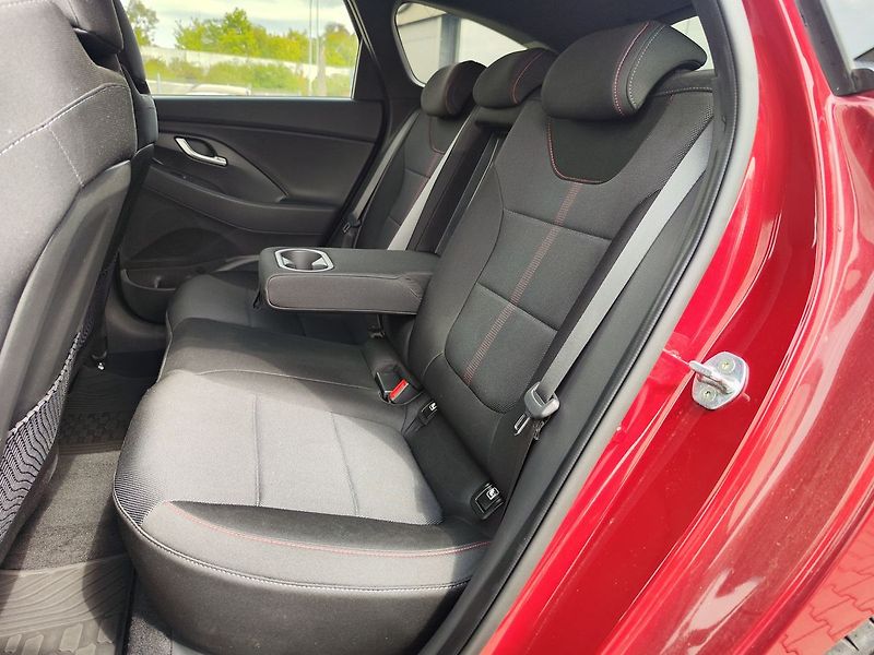 Hyundai i30 1.5 T-GDI/117kW N-Line DCT - fotka 12 z 32