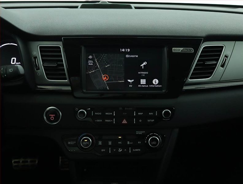 Kia e-Niro (2020) 64 kWh, SoH 100% - fotka 12 z 19